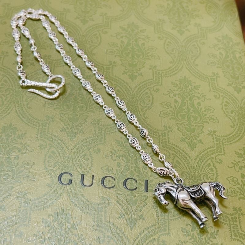 G*u*i necklaces